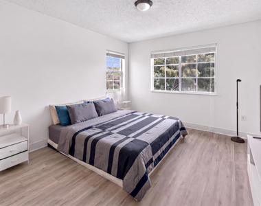 8020 N Nob Hill Road - Photo Thumbnail 10