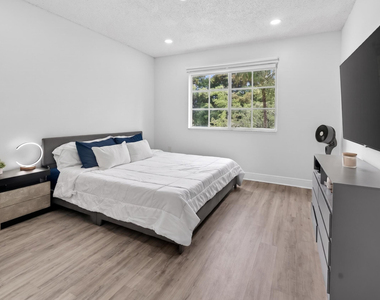 8020 N Nob Hill Road - Photo Thumbnail 4
