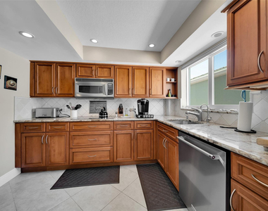 5400 N Ocean Boulevard - Photo Thumbnail 15