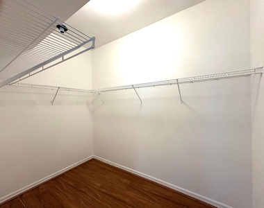 340 Crestwood Circle - Photo Thumbnail 8
