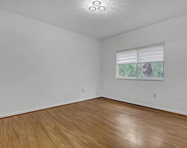 340 Crestwood Circle - Photo Thumbnail 18