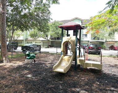 340 Crestwood Circle - Photo Thumbnail 13