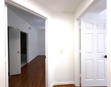 340 Crestwood Circle - Photo Thumbnail 7