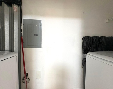 340 Crestwood Circle - Photo Thumbnail 10
