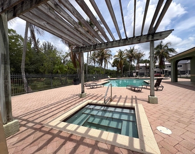 340 Crestwood Circle - Photo Thumbnail 11