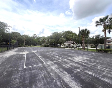 340 Crestwood Circle - Photo Thumbnail 12
