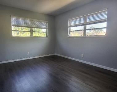 5240 Ne 14th Way - Photo Thumbnail 7