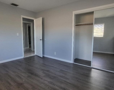 5240 Ne 14th Way - Photo Thumbnail 8