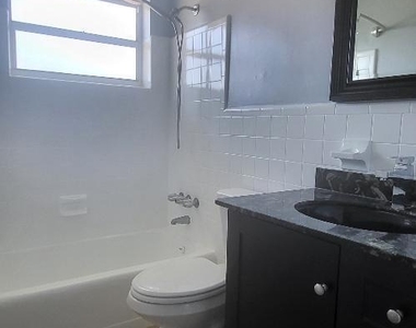 5240 Ne 14th Way - Photo Thumbnail 9