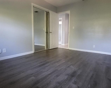 5240 Ne 14th Way - Photo Thumbnail 11