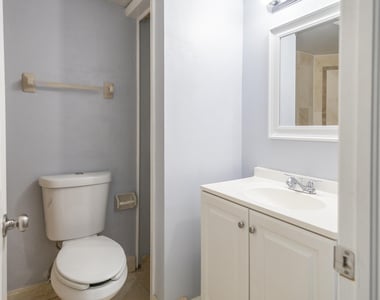 110 Weybridge Circle - Photo Thumbnail 9