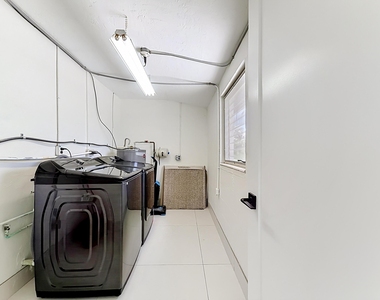 3234 Daytona Drive - Photo Thumbnail 24