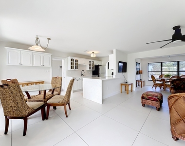 3234 Daytona Drive - Photo Thumbnail 2