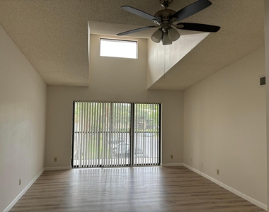 207 Foxtail Drive - Photo Thumbnail 3