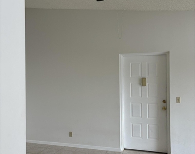 207 Foxtail Drive - Photo Thumbnail 4