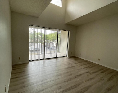 207 Foxtail Drive - Photo Thumbnail 2