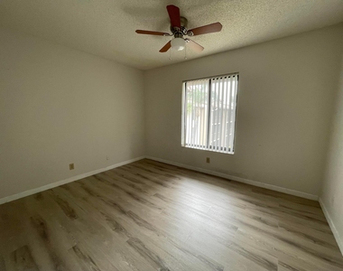 207 Foxtail Drive - Photo Thumbnail 7