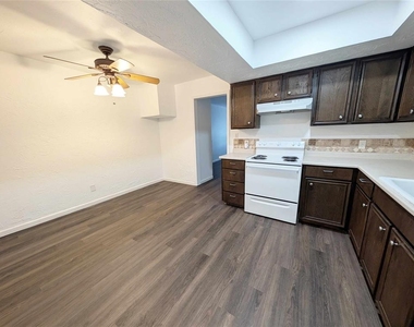3827 N Harvard Avenue - Photo Thumbnail 5