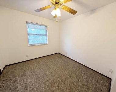 3827 N Harvard Avenue - Photo Thumbnail 7