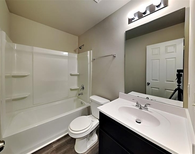 408 Fox Burrow Lane - Photo Thumbnail 12