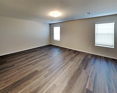 408 Fox Burrow Lane - Photo Thumbnail 6