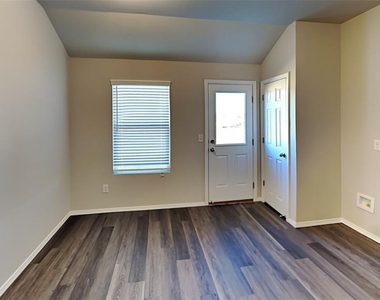 408 Fox Burrow Lane - Photo Thumbnail 5