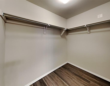 408 Fox Burrow Lane - Photo Thumbnail 9