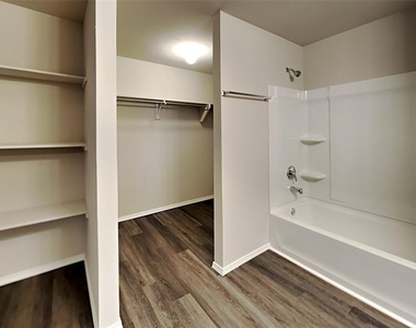 408 Fox Burrow Lane - Photo Thumbnail 8
