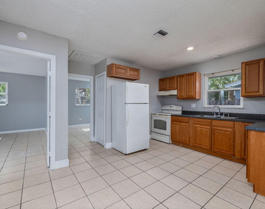 917 Se Nassau Avenue - Photo Thumbnail 9