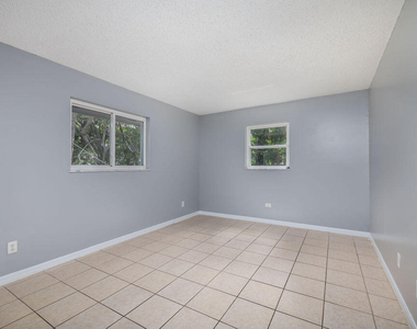 917 Se Nassau Avenue - Photo Thumbnail 5