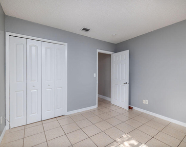 917 Se Nassau Avenue - Photo Thumbnail 4