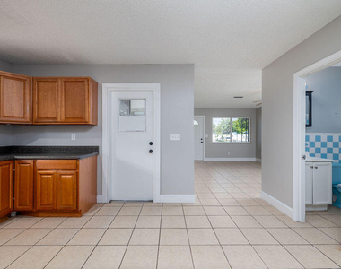 917 Se Nassau Avenue - Photo Thumbnail 11