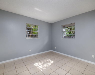 917 Se Nassau Avenue - Photo Thumbnail 3