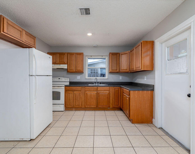 917 Se Nassau Avenue - Photo Thumbnail 10