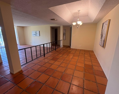 3720 Inverrary Drive - Photo Thumbnail 4