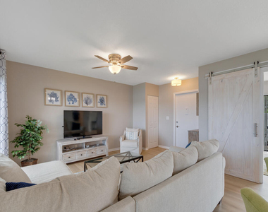 3206 S Lakeview Circle - Photo Thumbnail 9