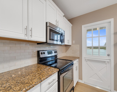 3206 S Lakeview Circle - Photo Thumbnail 4