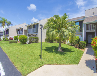 3206 S Lakeview Circle - Photo Thumbnail 1