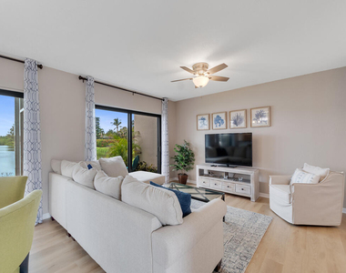 3206 S Lakeview Circle - Photo Thumbnail 8