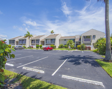 3206 S Lakeview Circle - Photo Thumbnail 14