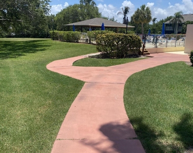 3206 S Lakeview Circle - Photo Thumbnail 22