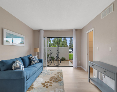 3206 S Lakeview Circle - Photo Thumbnail 11