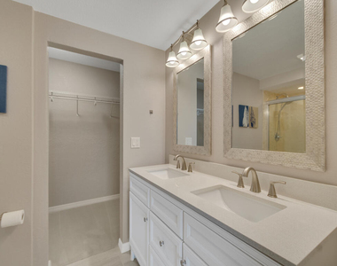 3206 S Lakeview Circle - Photo Thumbnail 18