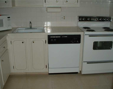 1030 Country Club Drive - Photo Thumbnail 4