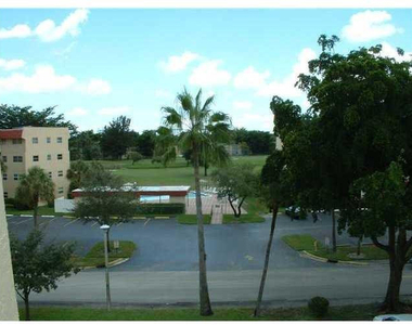 1030 Country Club Drive - Photo Thumbnail 10