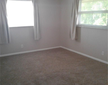 1030 Country Club Drive - Photo Thumbnail 6