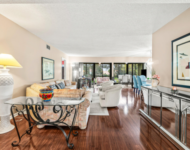 5687 Fairway Park Drive - Photo Thumbnail 4