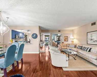 5687 Fairway Park Drive - Photo Thumbnail 8