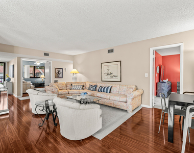 5687 Fairway Park Drive - Photo Thumbnail 6