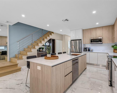 811 Sw 10th Terrace - Photo Thumbnail 9